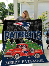 Load image into Gallery viewer, new england patriots merry patmas players drive car christmas quilt blanket