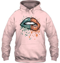 Load image into Gallery viewer, New York Jets and New York Mets glitter pattern sexy lips t shirt